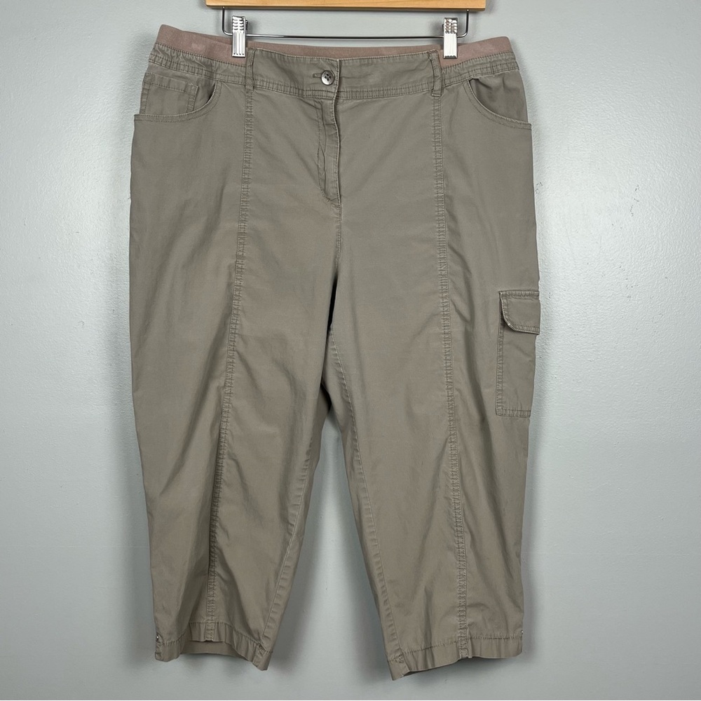 Chico’s khaki brown cargo style stretch waist capri length pants, XL.
